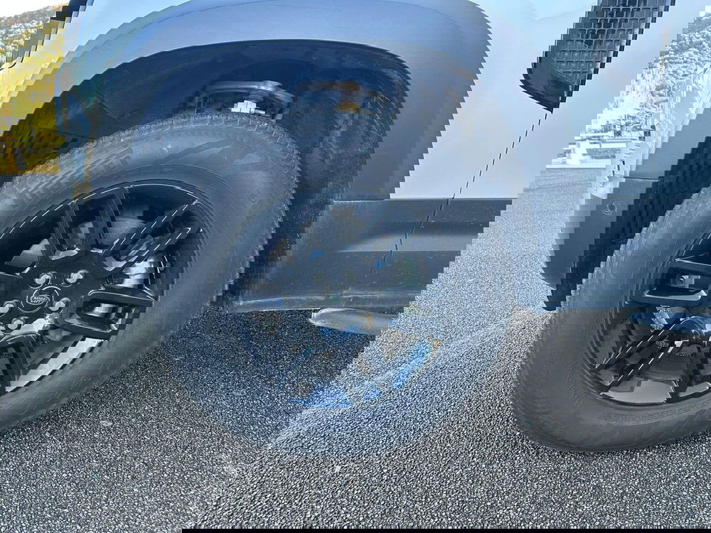 Land Rover Defender usata a Salerno (9)