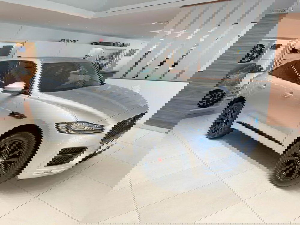 Jaguar F-Pace nuova a Forlì-Cesena (6)