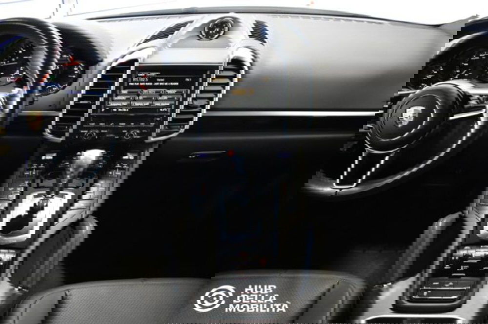 Porsche Cayenne usata a Perugia (11)