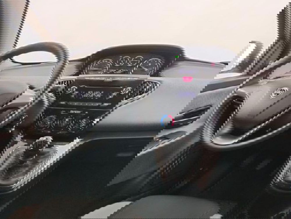 Lancia Ypsilon usata a Como (10)