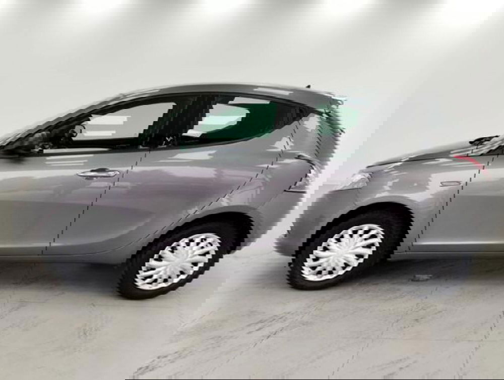 Lancia Ypsilon usata a Como (8)