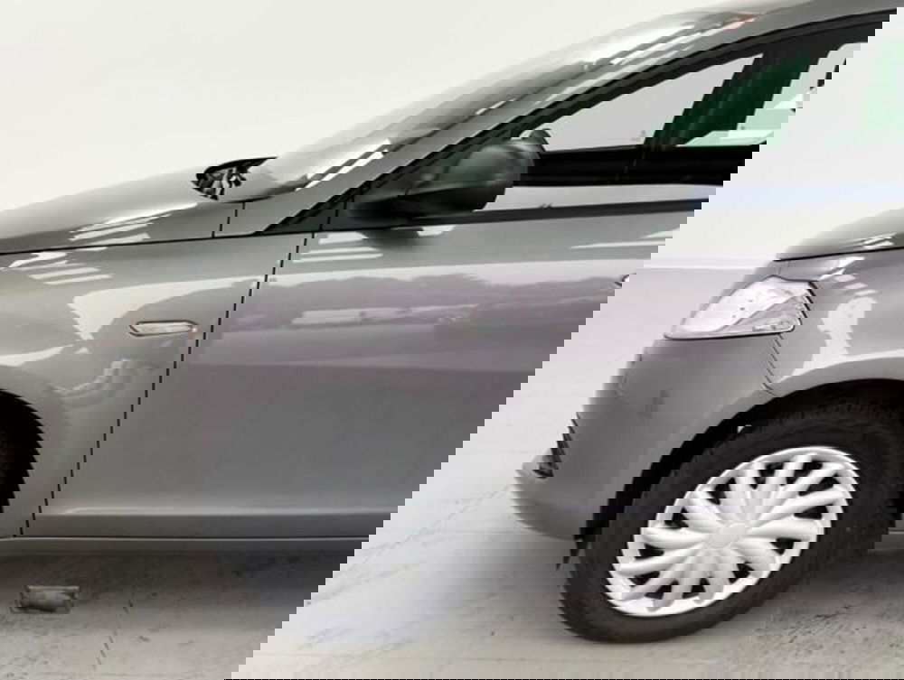 Lancia Ypsilon usata a Como (9)