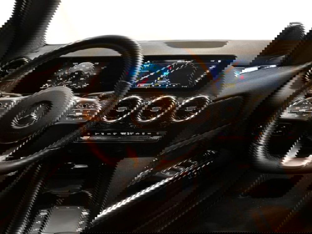 Mercedes-Benz GLA SUV nuova a Avellino (11)