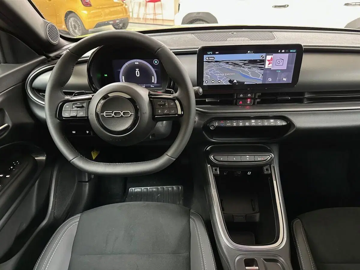 Fiat 600 nuova a Sondrio (12)