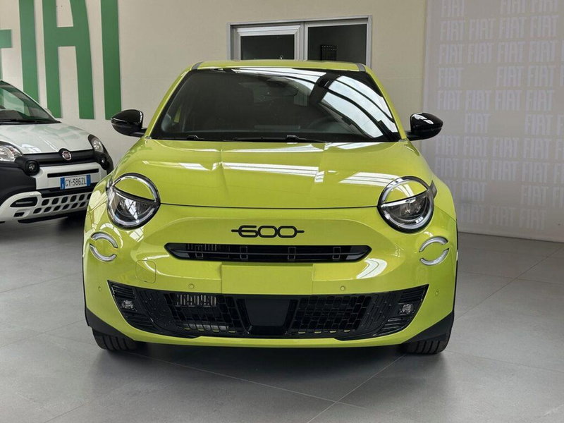 Fiat 600 nuova a Sondrio (7)