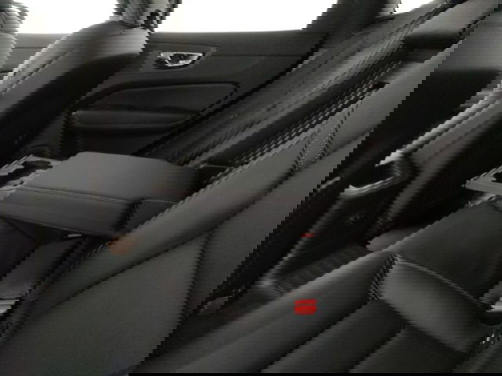 Volvo XC60 nuova a Modena (10)