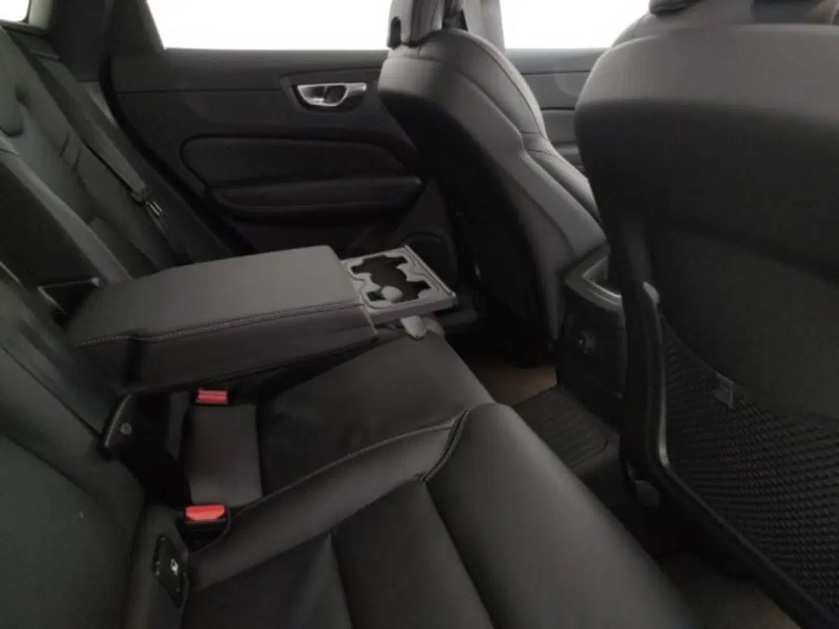 Volvo XC60 nuova a Modena (11)