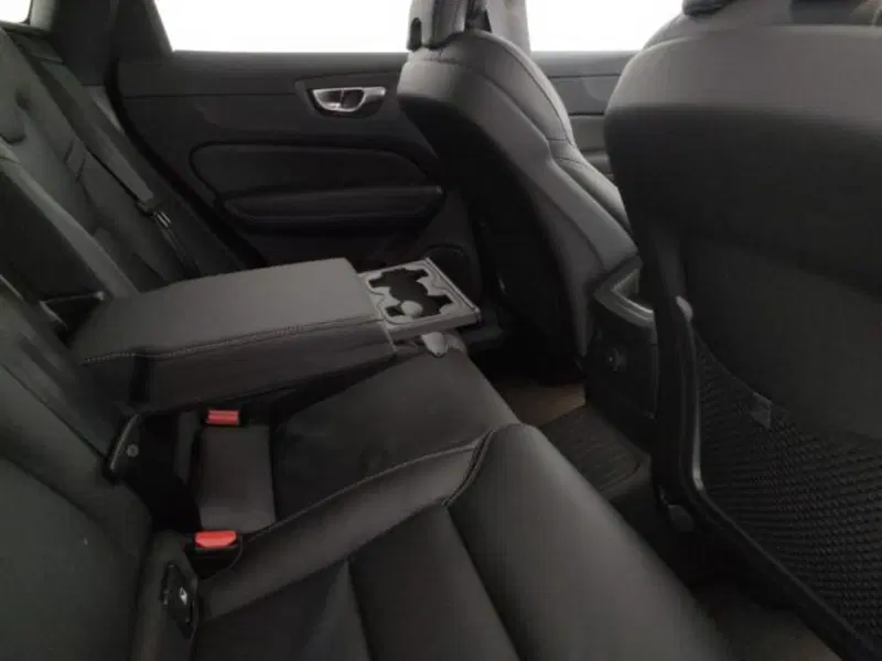 Volvo XC60 nuova a Modena (11)