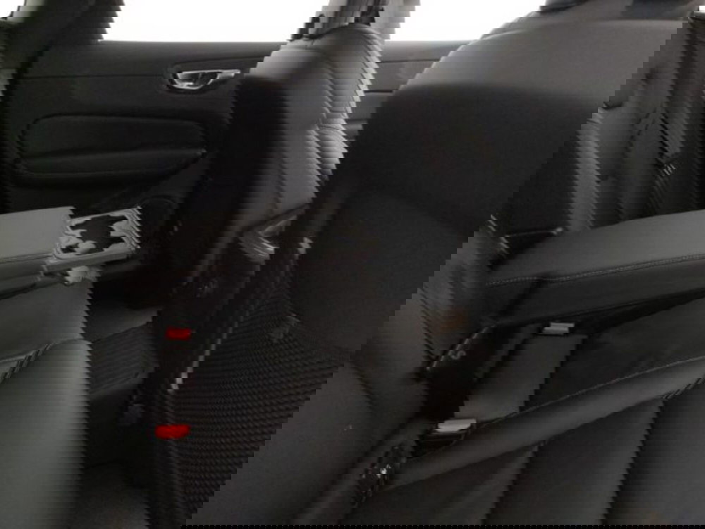 Volvo XC60 nuova a Modena (11)