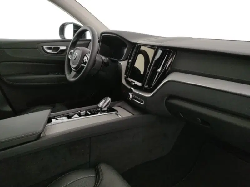 Volvo XC60 nuova a Modena (12)