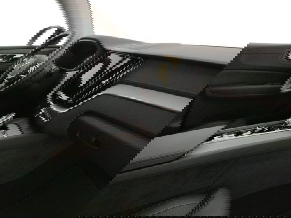 Volvo XC60 nuova a Modena (12)