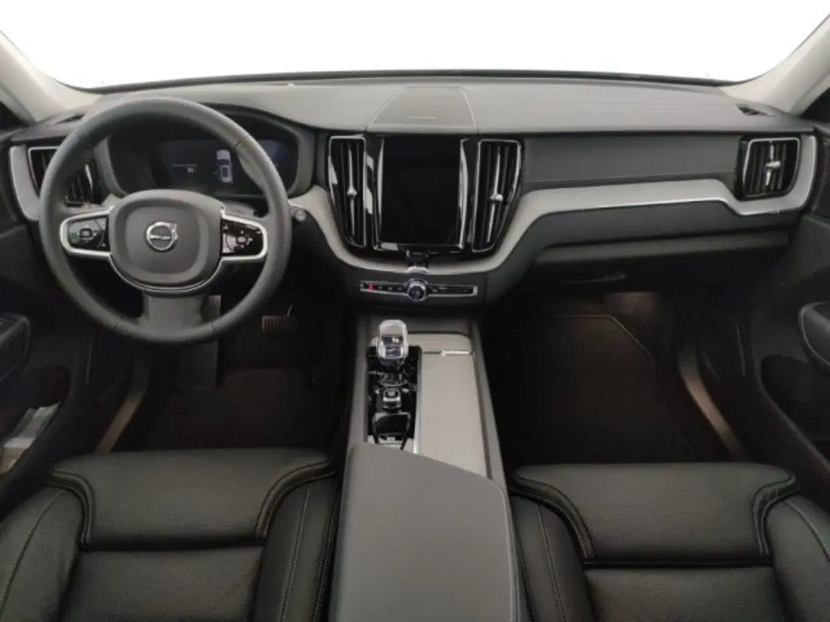 Volvo XC60 nuova a Modena (13)