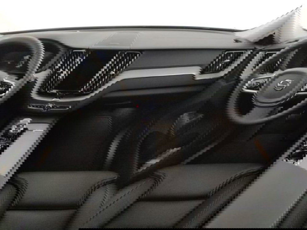 Volvo XC60 nuova a Modena (13)