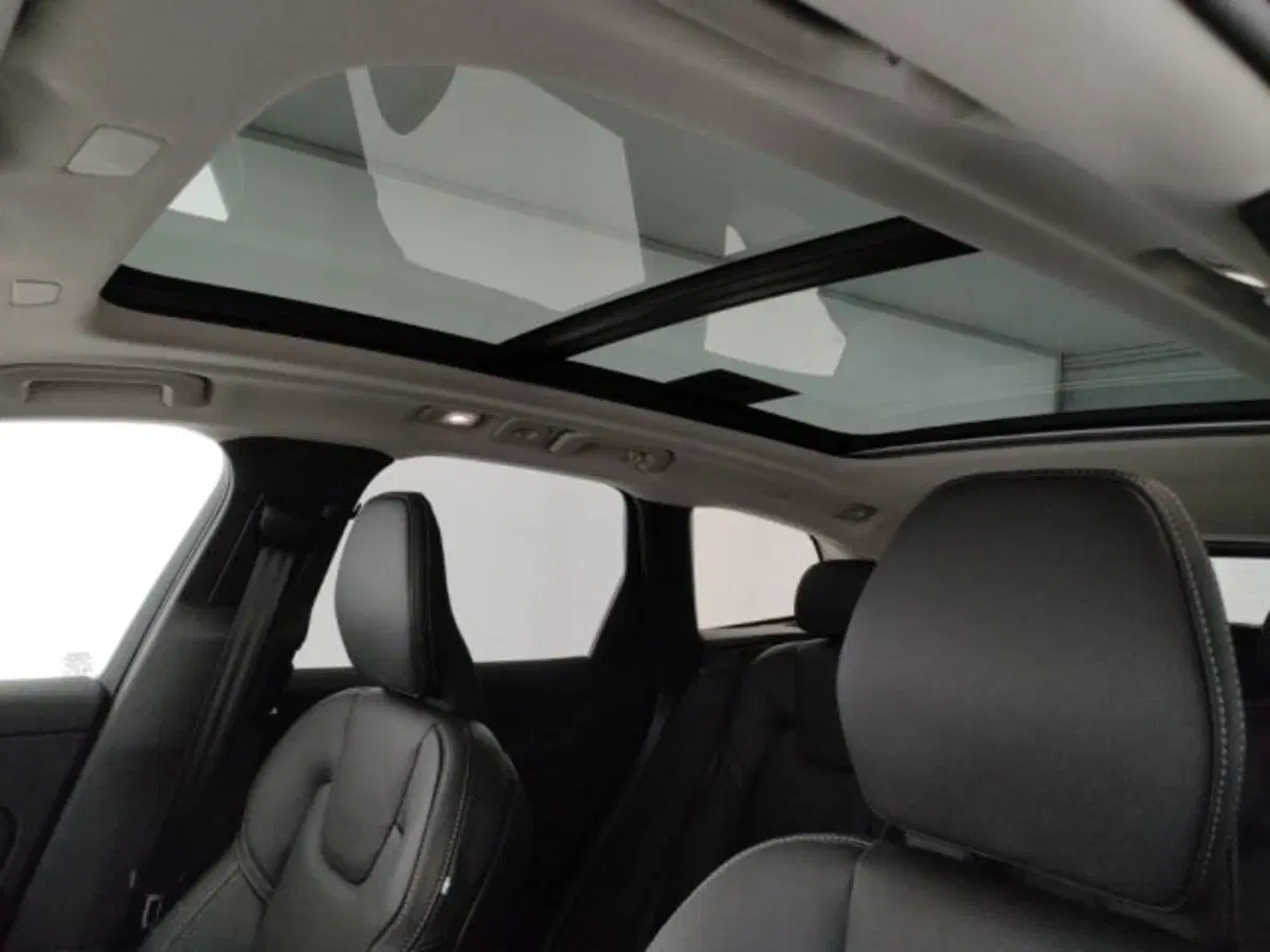 Volvo XC60 nuova a Modena (14)