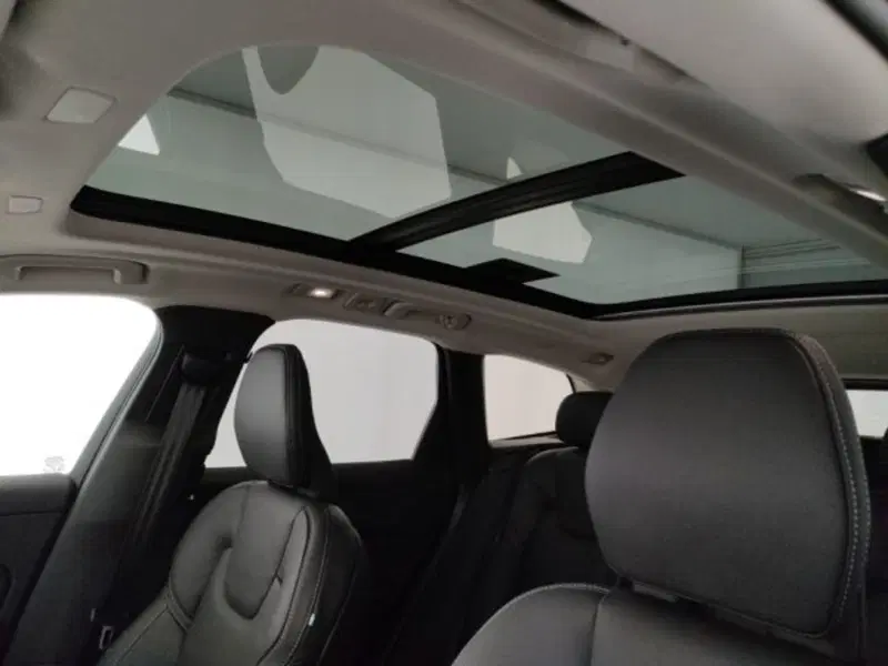 Volvo XC60 nuova a Modena (14)