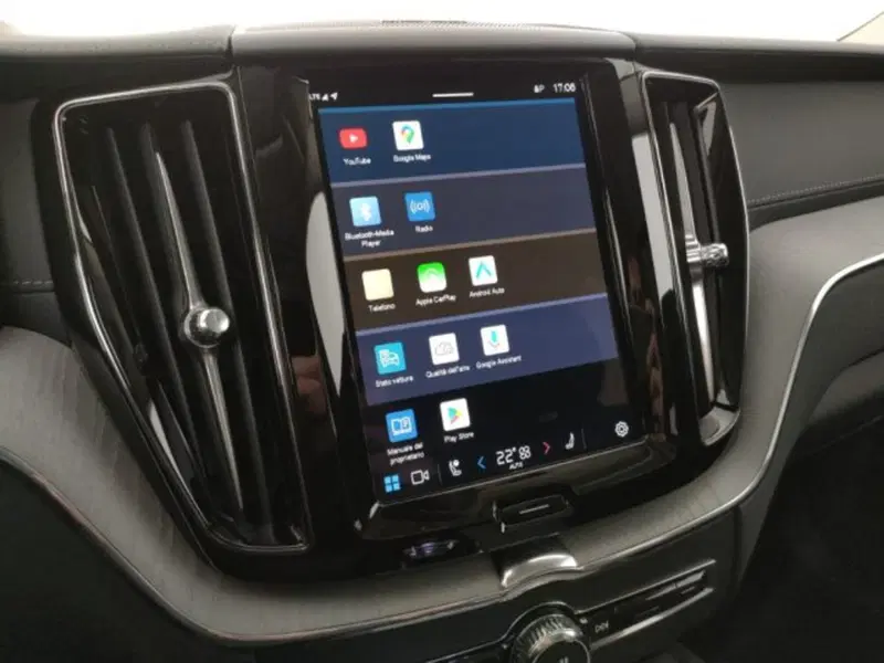 Volvo XC60 nuova a Modena (16)