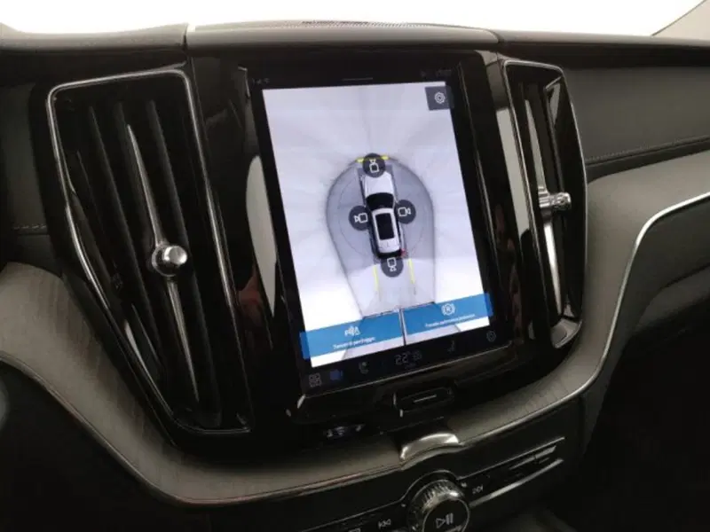 Volvo XC60 nuova a Modena (17)