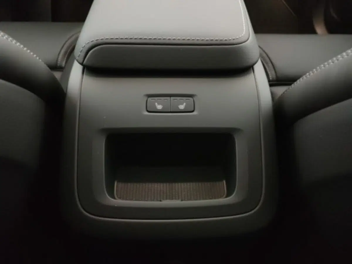 Volvo XC60 nuova a Modena (18)