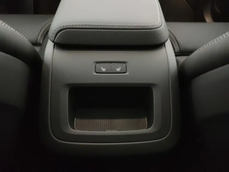 Volvo XC60 nuova a Modena (18)