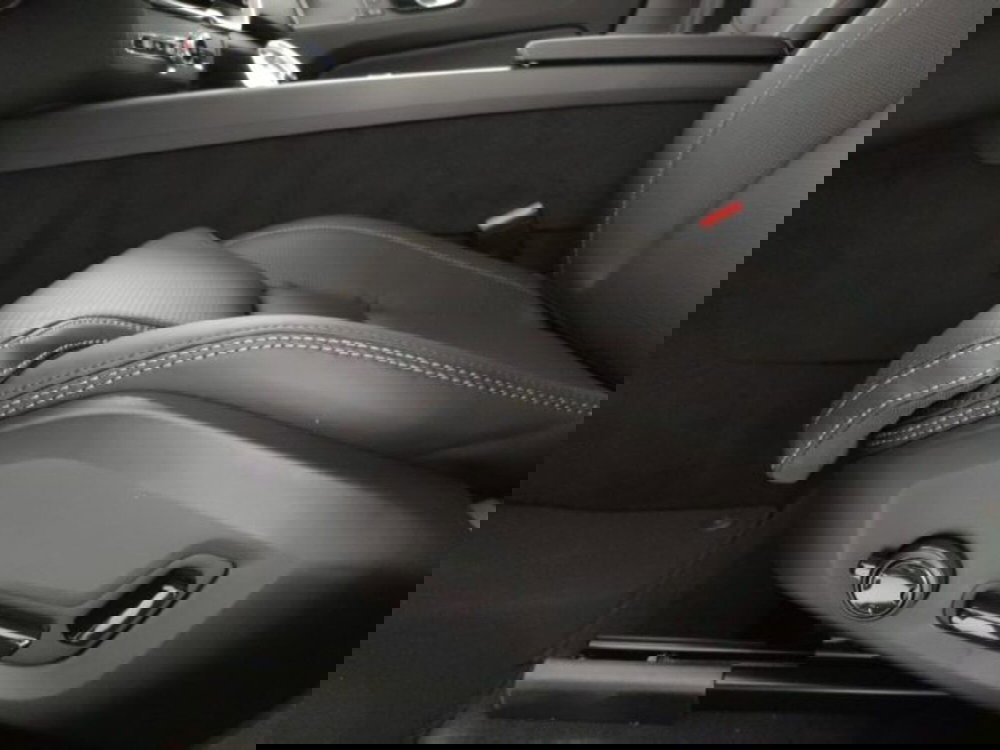 Volvo XC60 nuova a Modena (19)