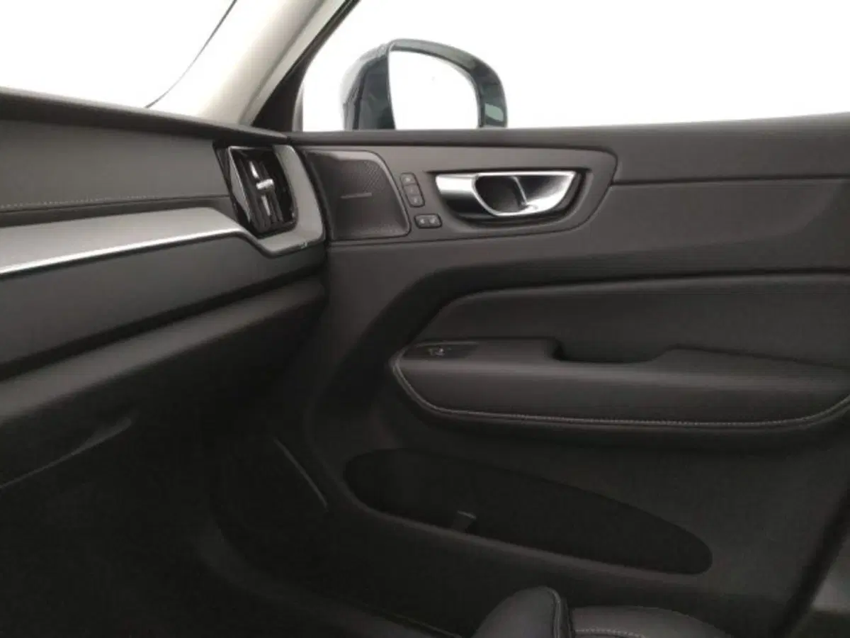 Volvo XC60 nuova a Modena (20)