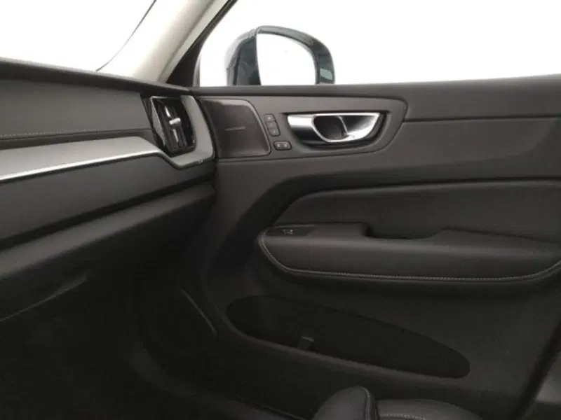 Volvo XC60 nuova a Modena (20)