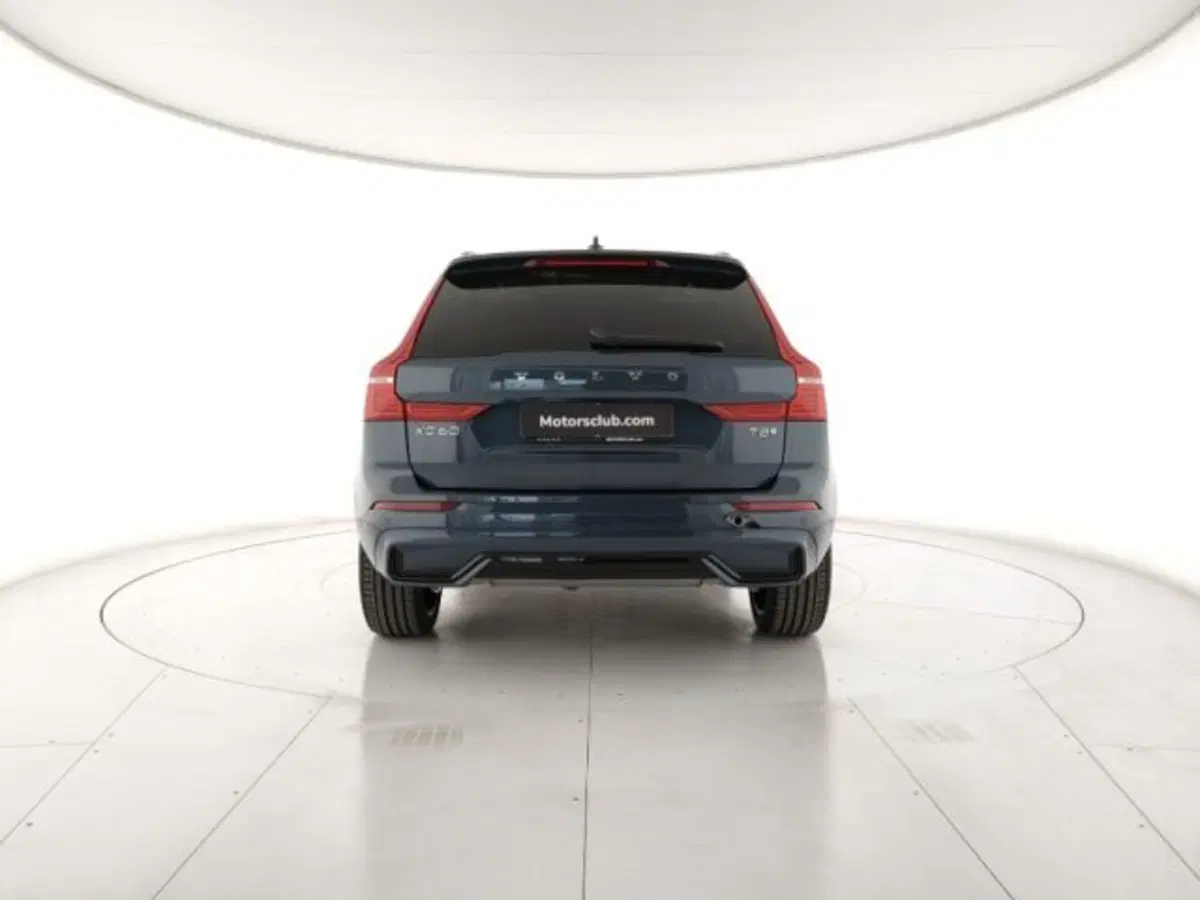 Volvo XC60 nuova a Modena (3)