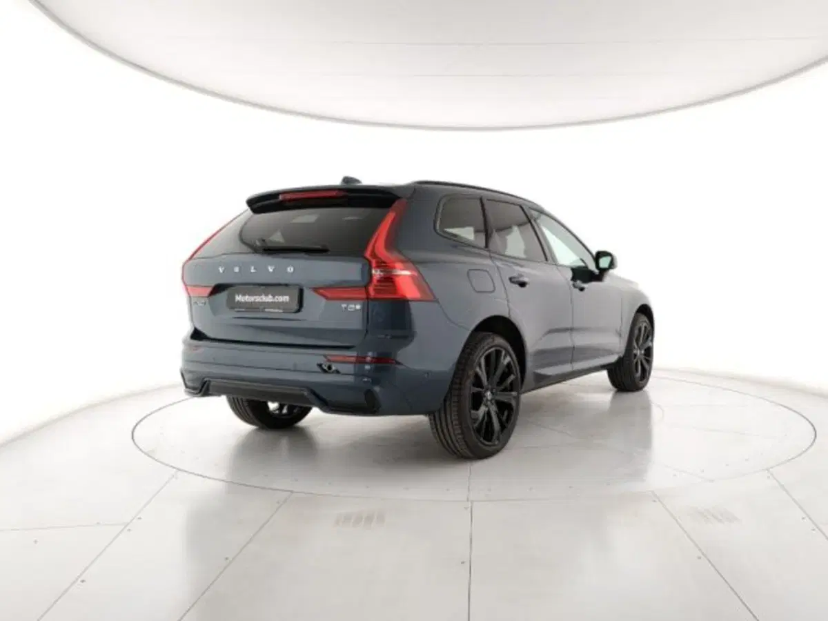 Volvo XC60 nuova a Modena (4)