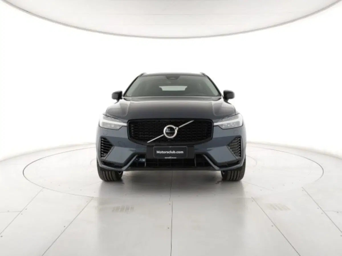 Volvo XC60 nuova a Modena (6)