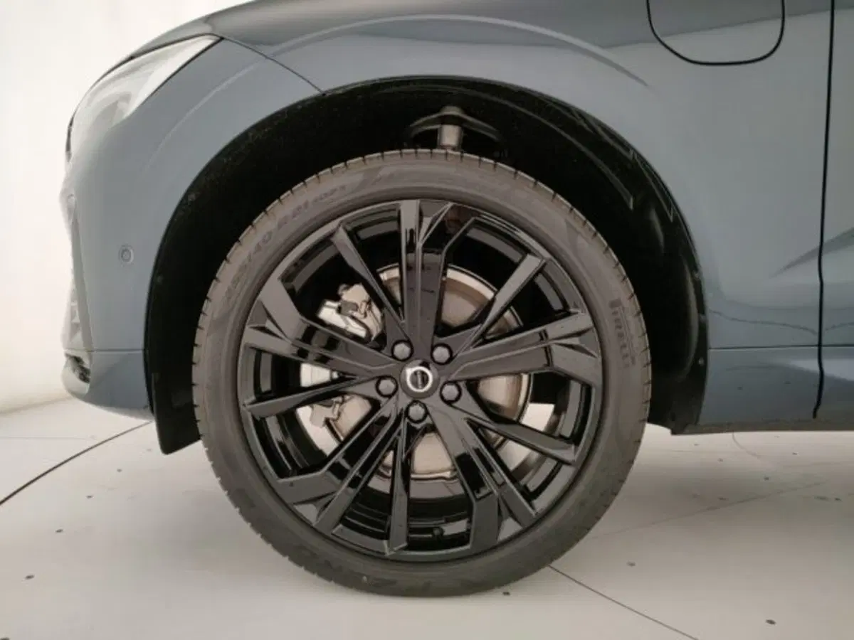 Volvo XC60 nuova a Modena (8)