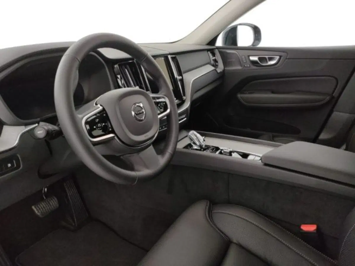 Volvo XC60 nuova a Modena (9)