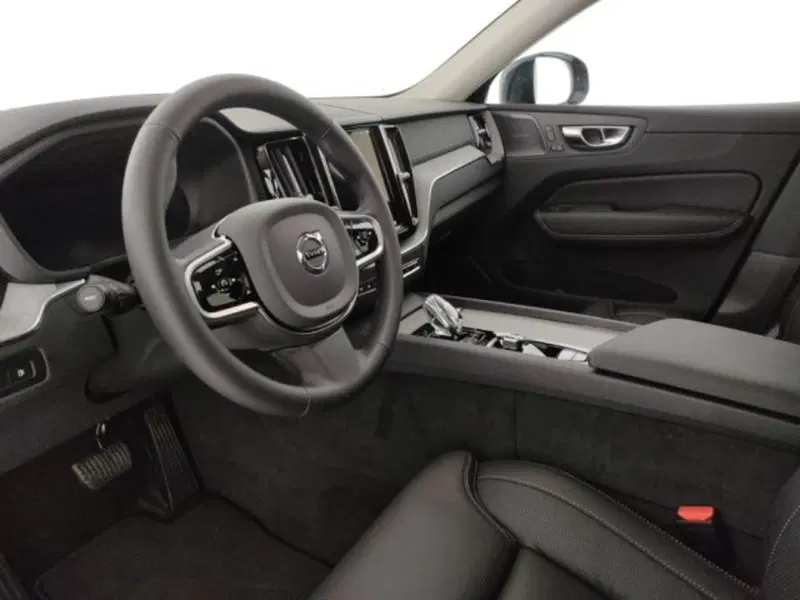 Volvo XC60 nuova a Modena (9)