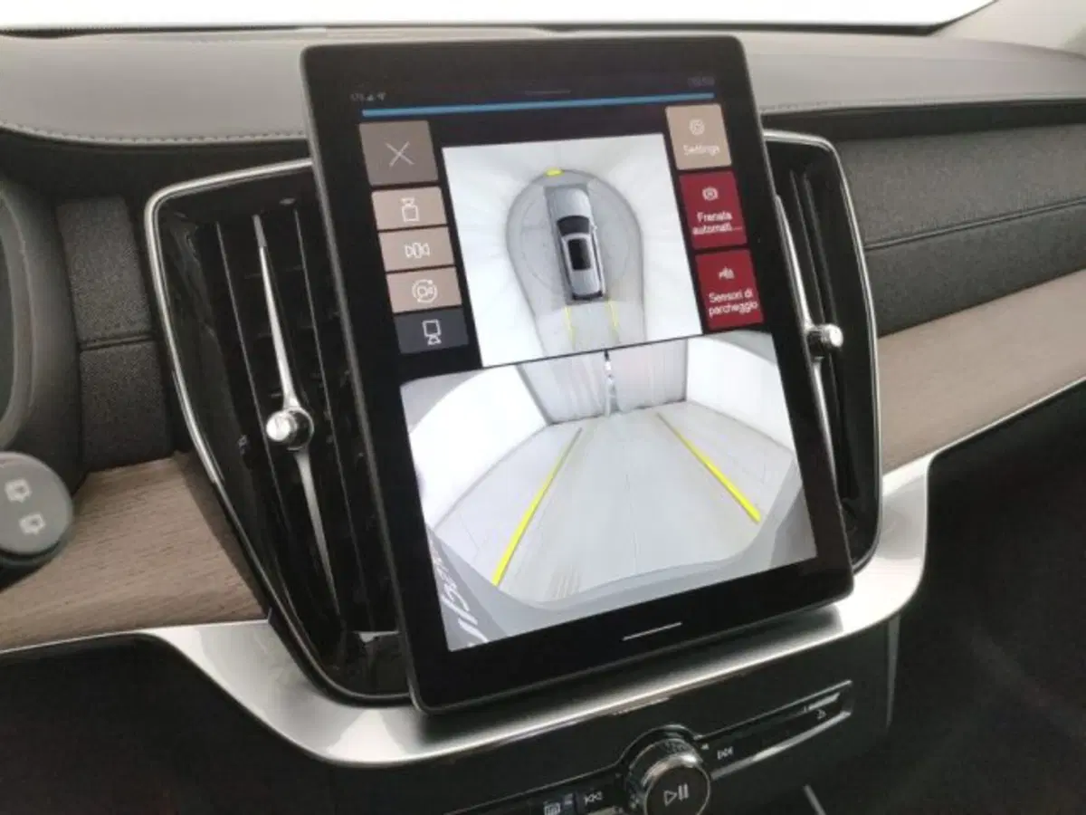 Volvo XC90 nuova a Modena (14)