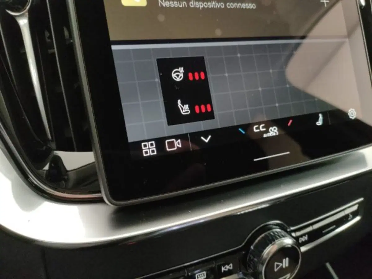 Volvo XC90 nuova a Modena (15)