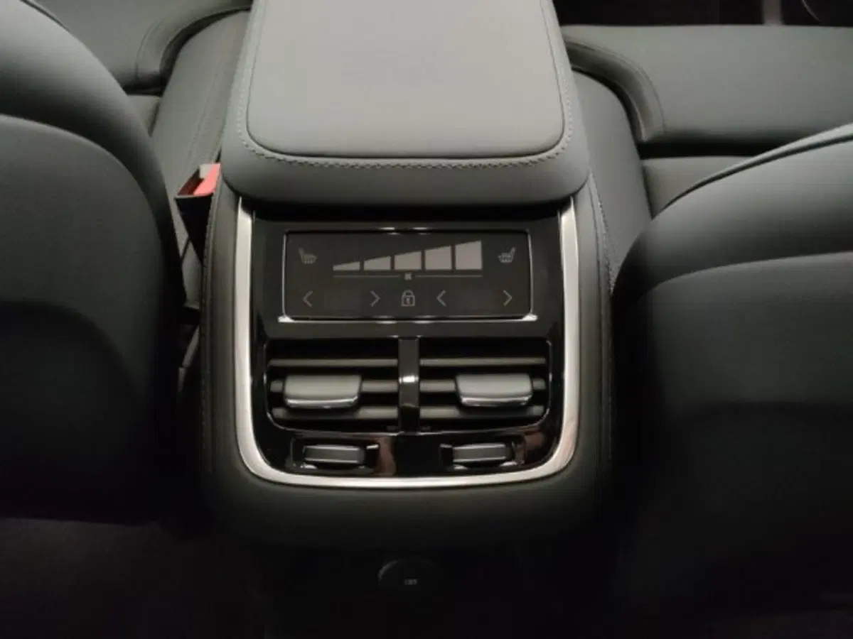 Volvo XC90 nuova a Modena (18)