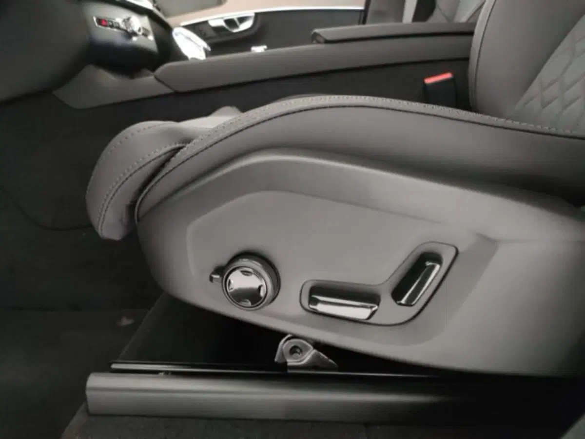 Volvo XC90 nuova a Modena (19)