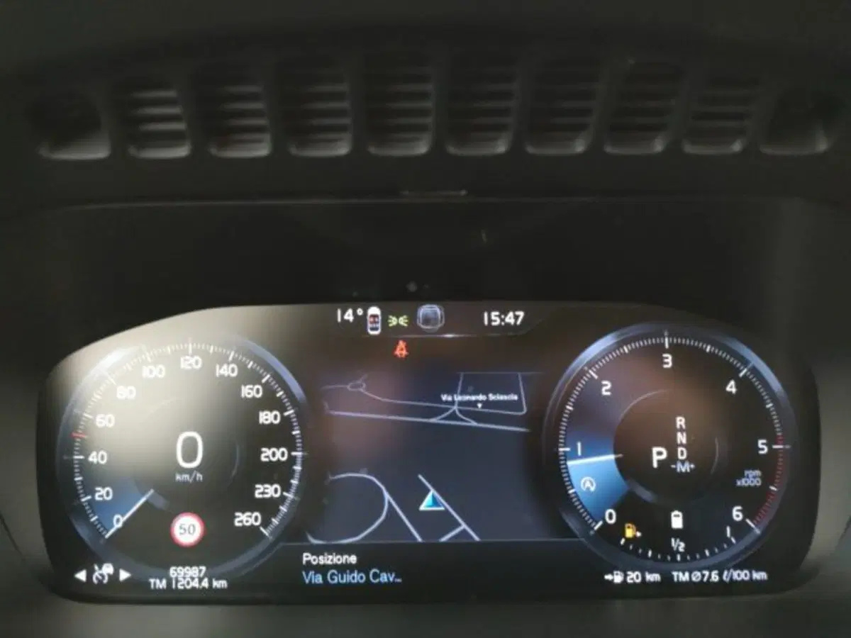 Volvo XC90 usata a Modena (13)