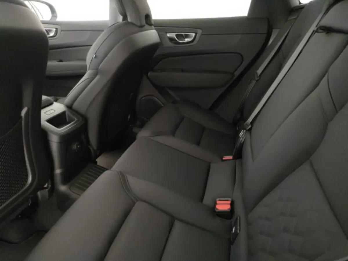 Volvo XC60 nuova a Modena (10)