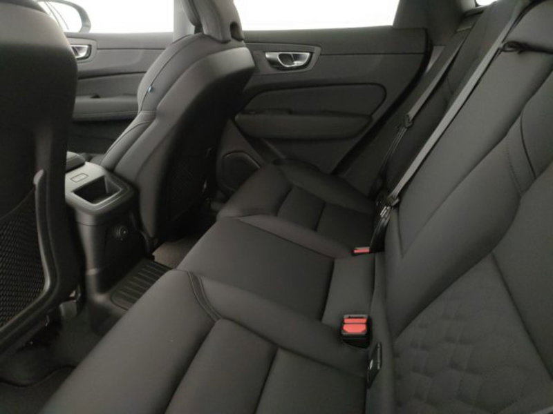 Volvo XC60 nuova a Modena (10)
