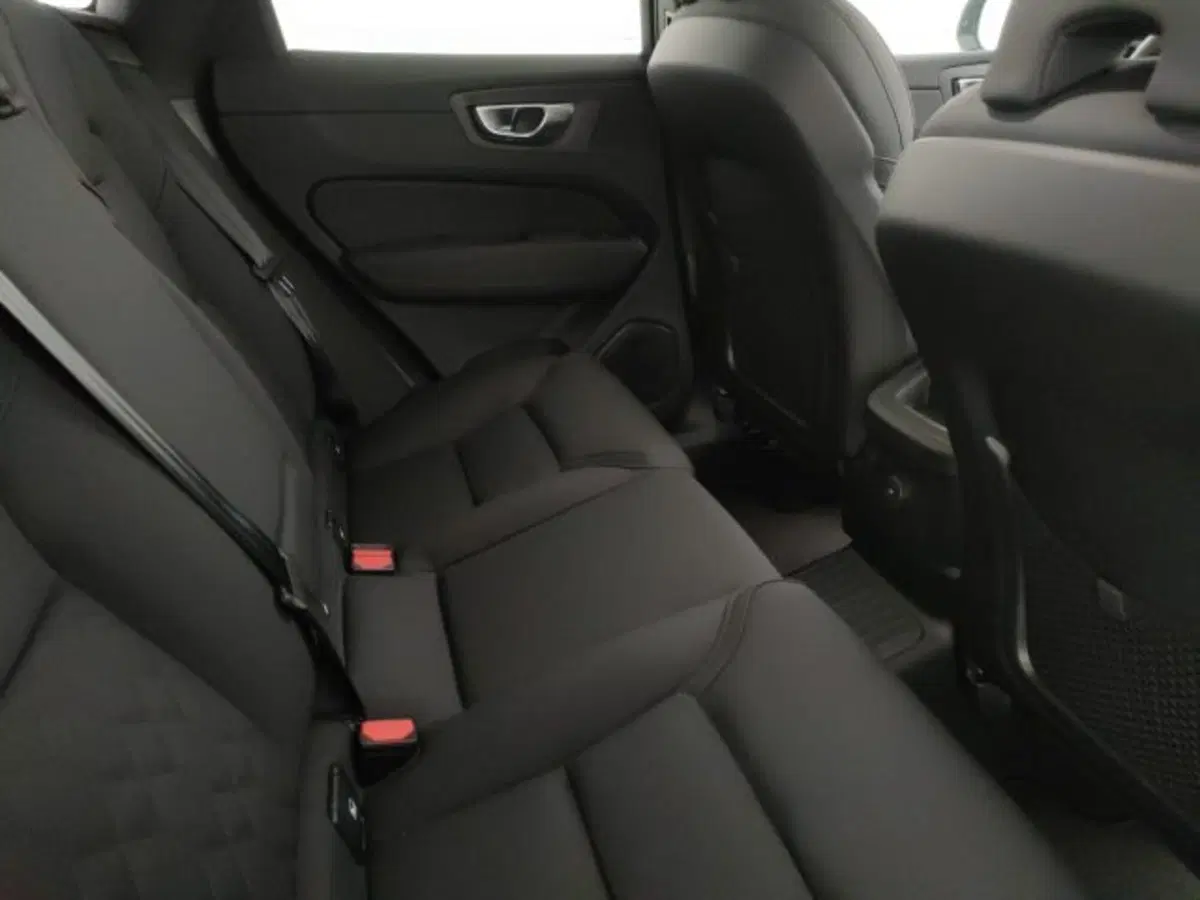 Volvo XC60 nuova a Modena (11)