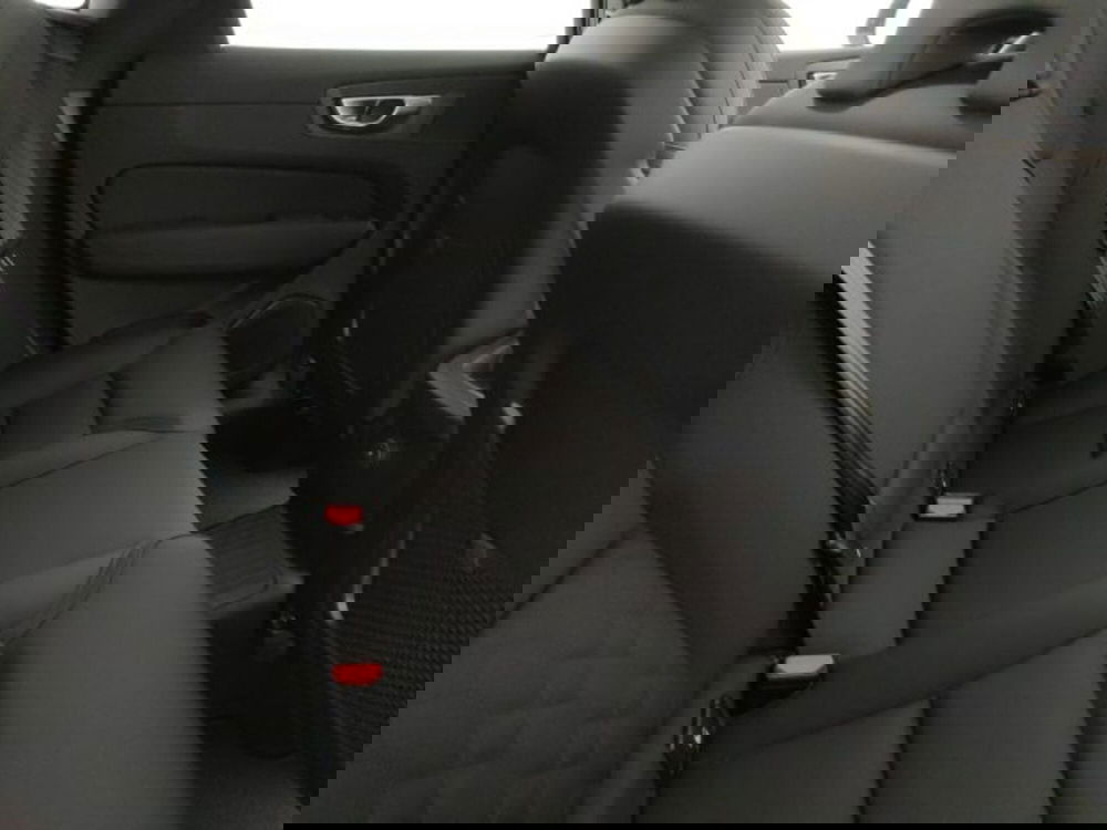 Volvo XC60 nuova a Modena (11)