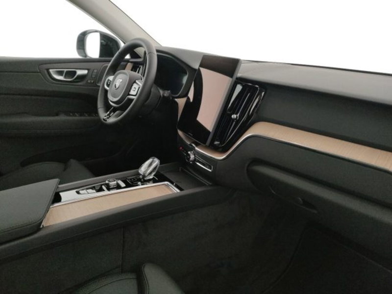 Volvo XC60 nuova a Modena (12)