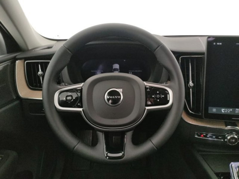 Volvo XC60 nuova a Modena (13)
