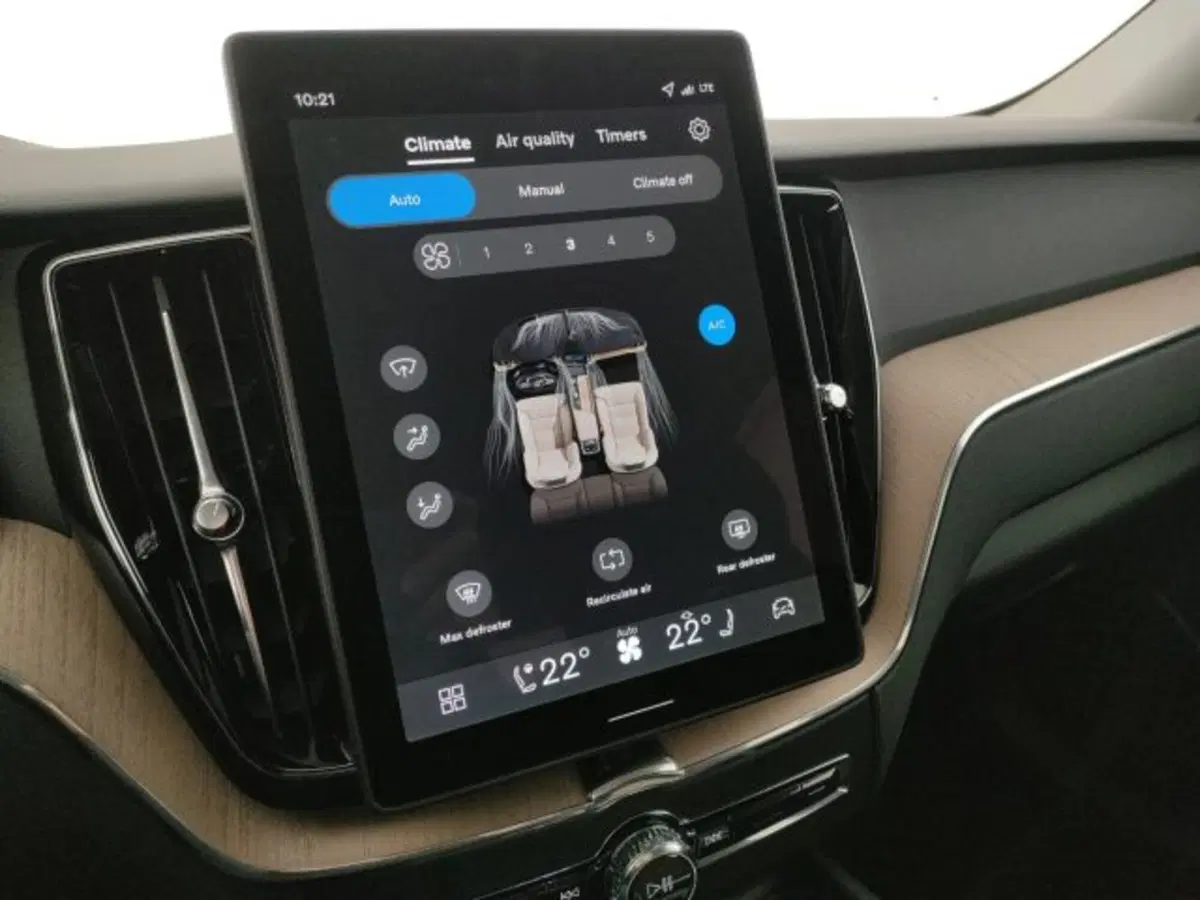 Volvo XC60 nuova a Modena (15)