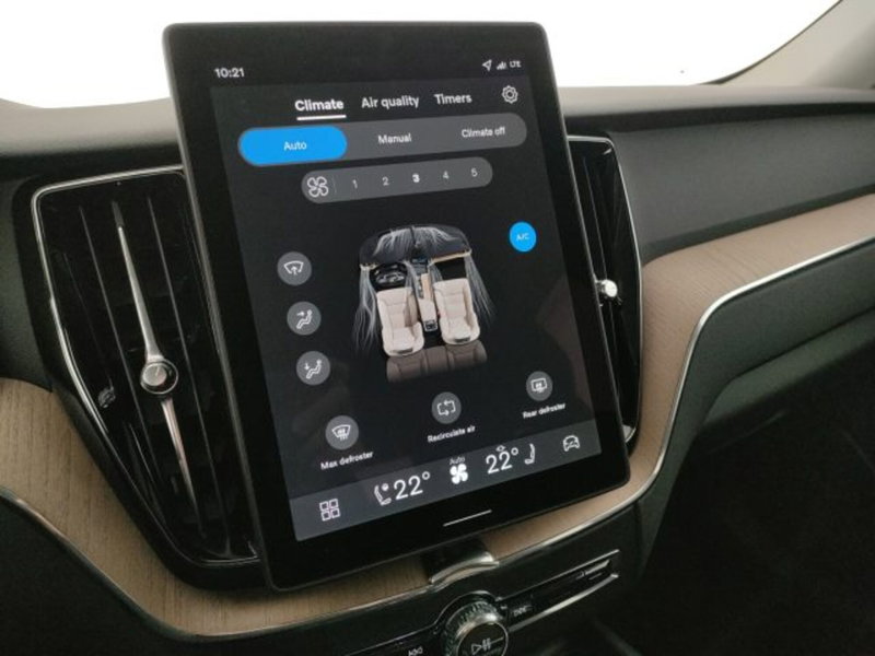 Volvo XC60 nuova a Modena (15)