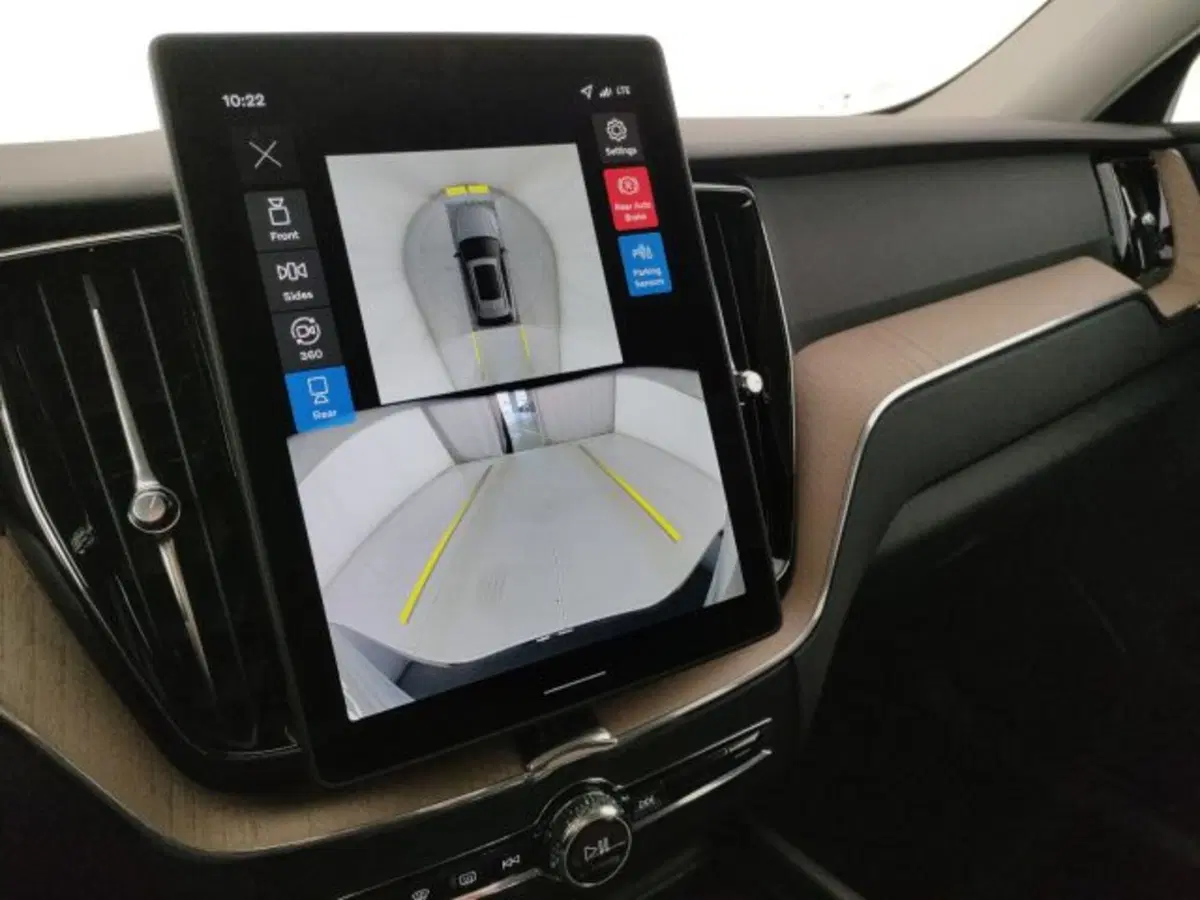 Volvo XC60 nuova a Modena (16)