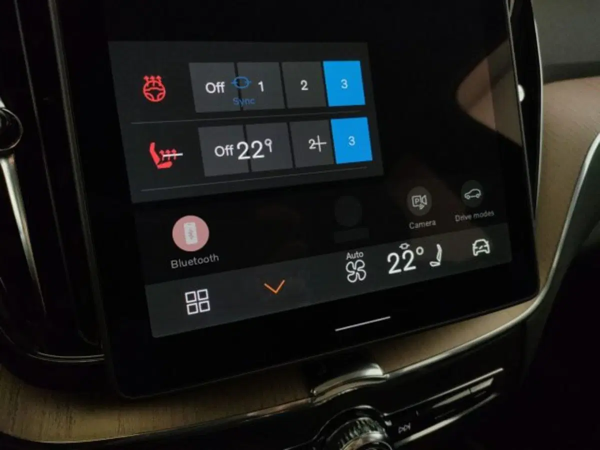 Volvo XC60 nuova a Modena (17)