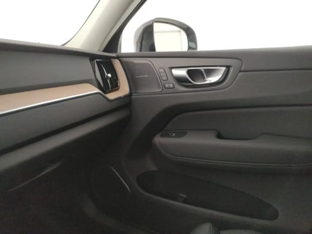 Volvo XC60 nuova a Modena (20)