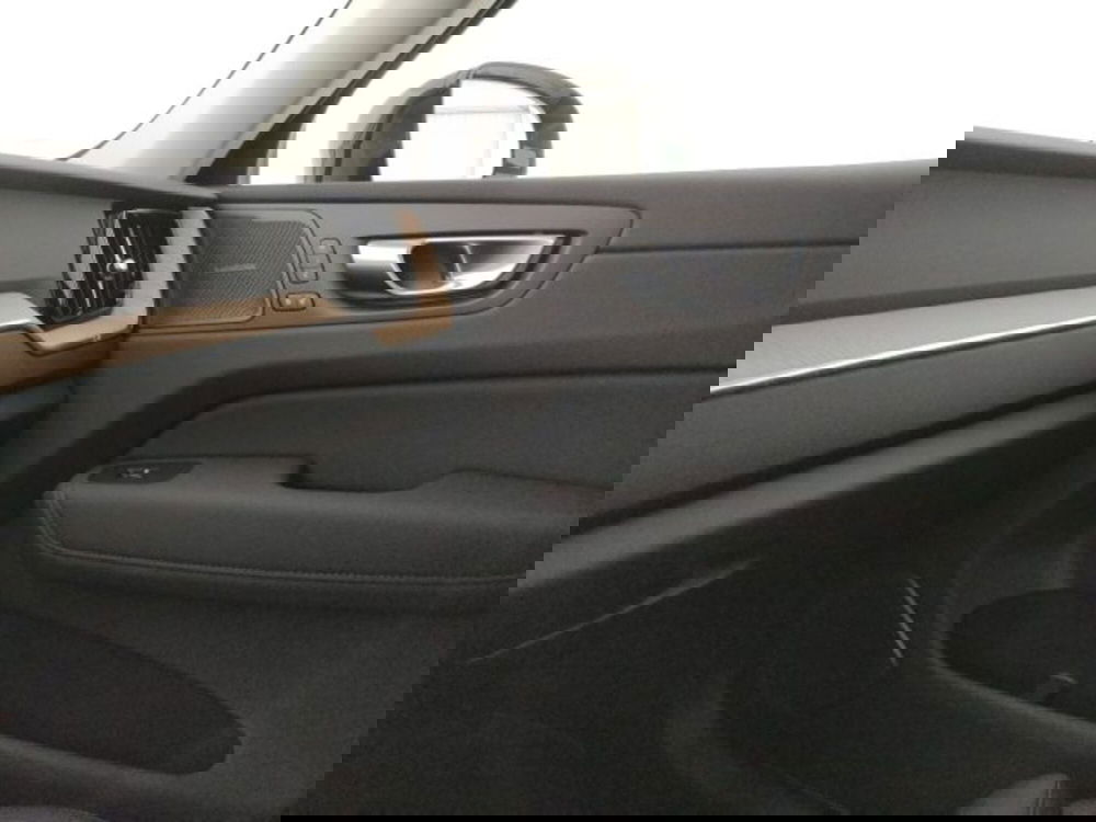 Volvo XC60 nuova a Modena (20)