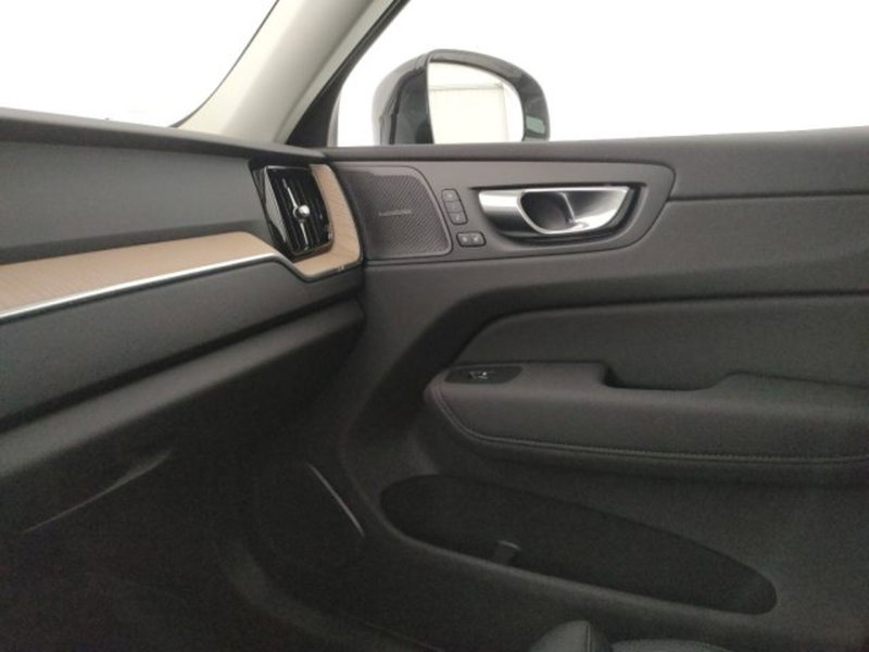 Volvo XC60 nuova a Modena (20)